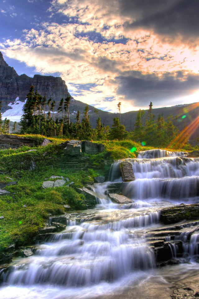 Закат у горной реки