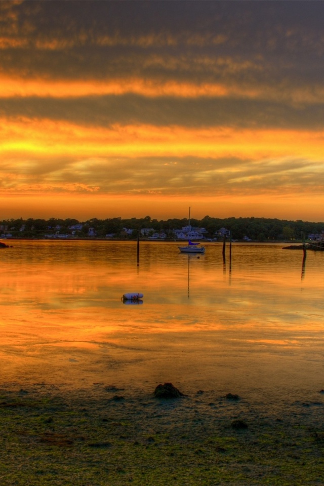 Закат солнца на причале