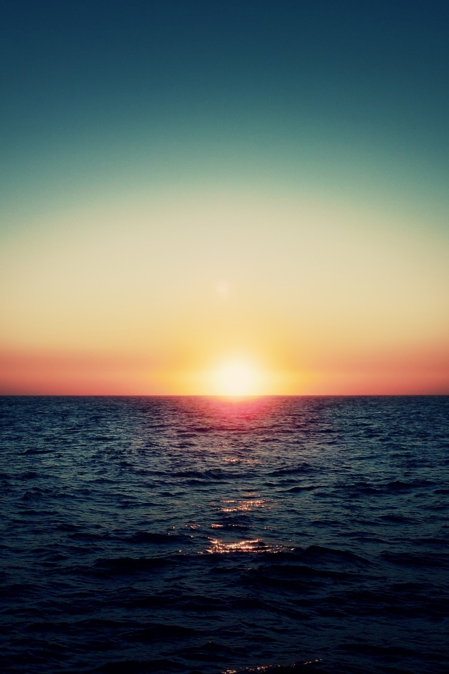 Закат на морском горизонте