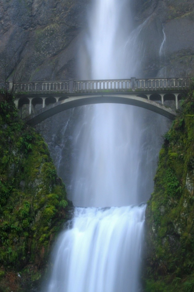 Мост над водопадом