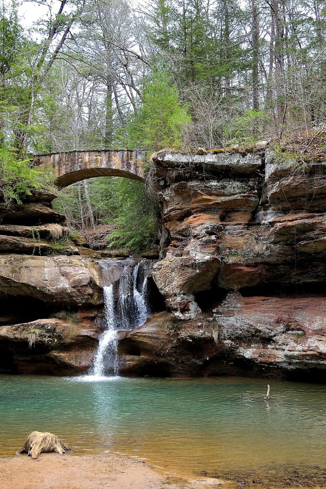 Мост над водопадом