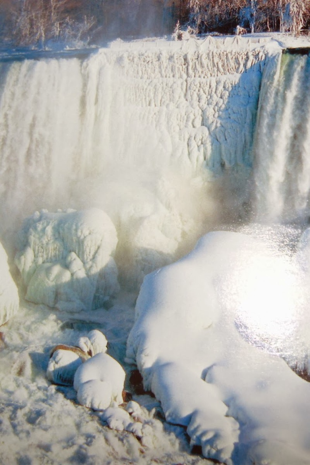 Замерзший Ниагарский водопад