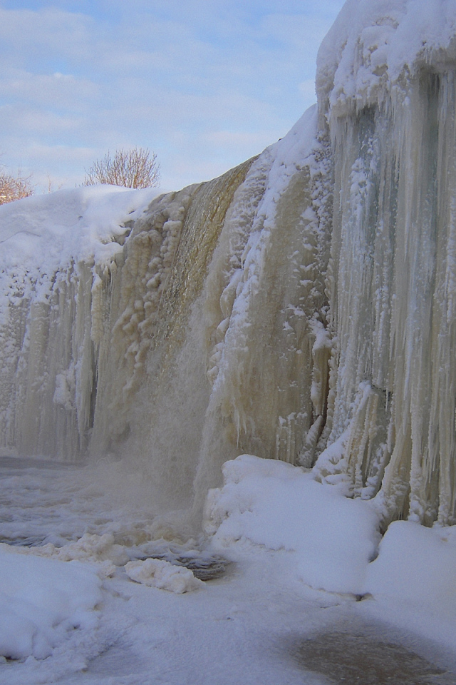 Замерзший водопад Ягала