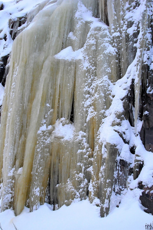 Замерзший водопад в Финляндии
