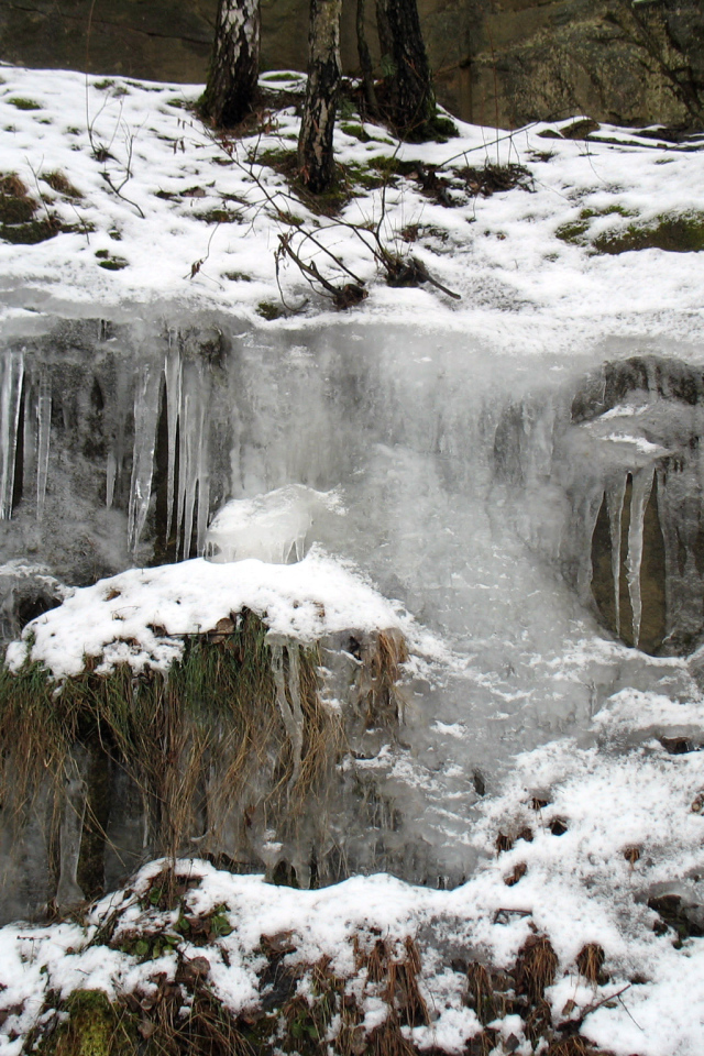 Замерзший водопад в России