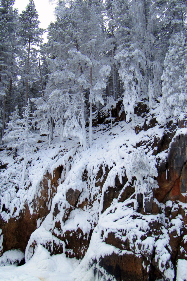 Замерзший водопад в Швеции