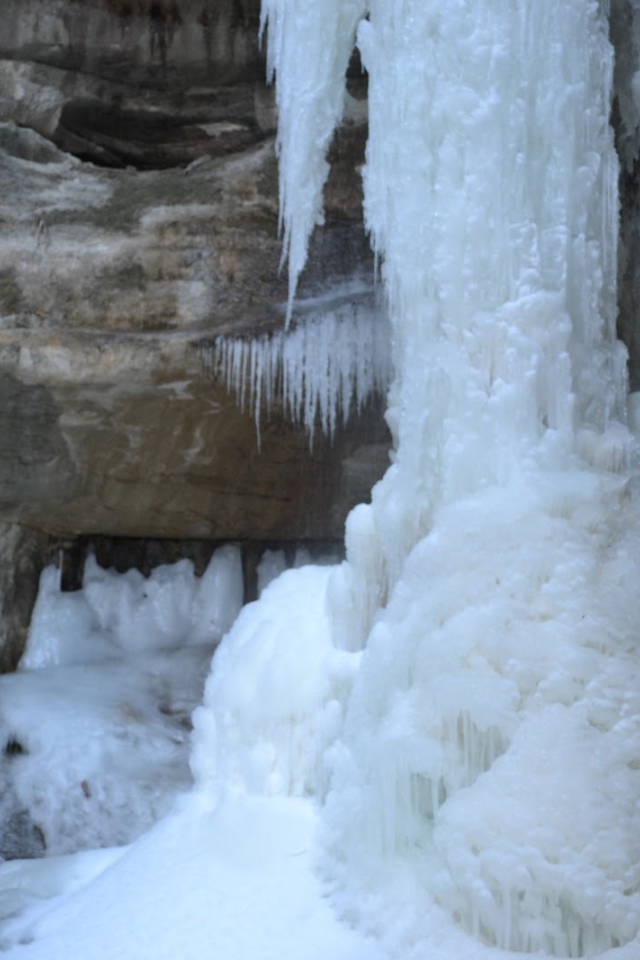 Замерзший водопад в Андах