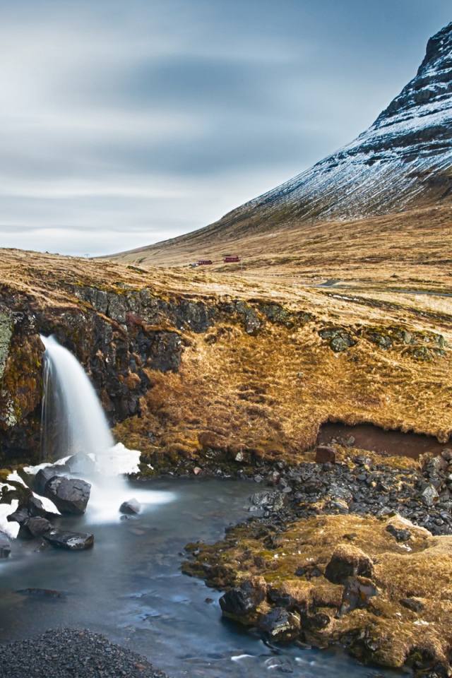 Гора и водопад