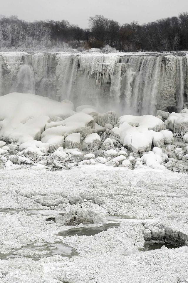 Замерзший водопад Ниагара
