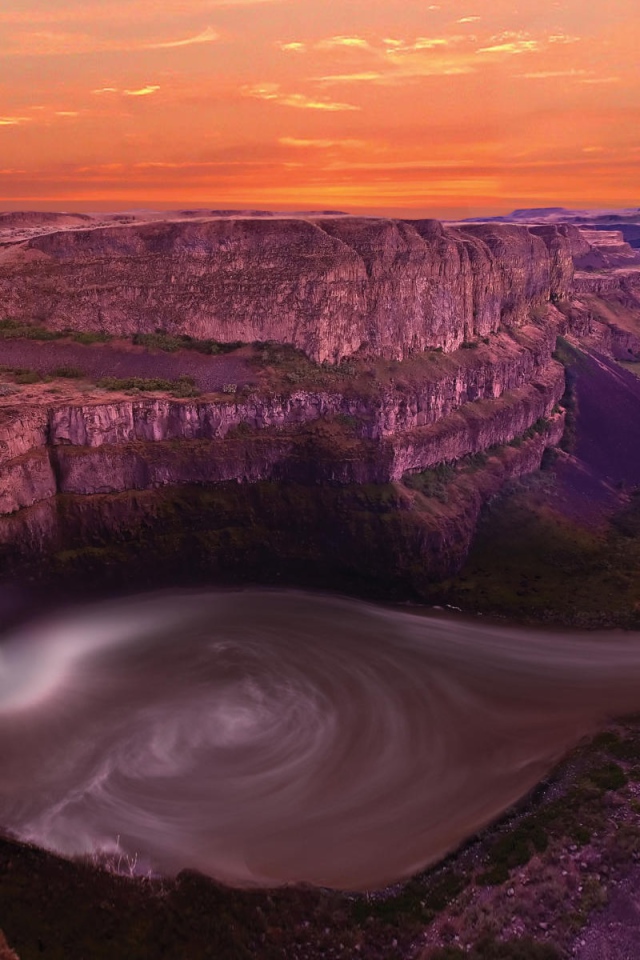 Водопад в США