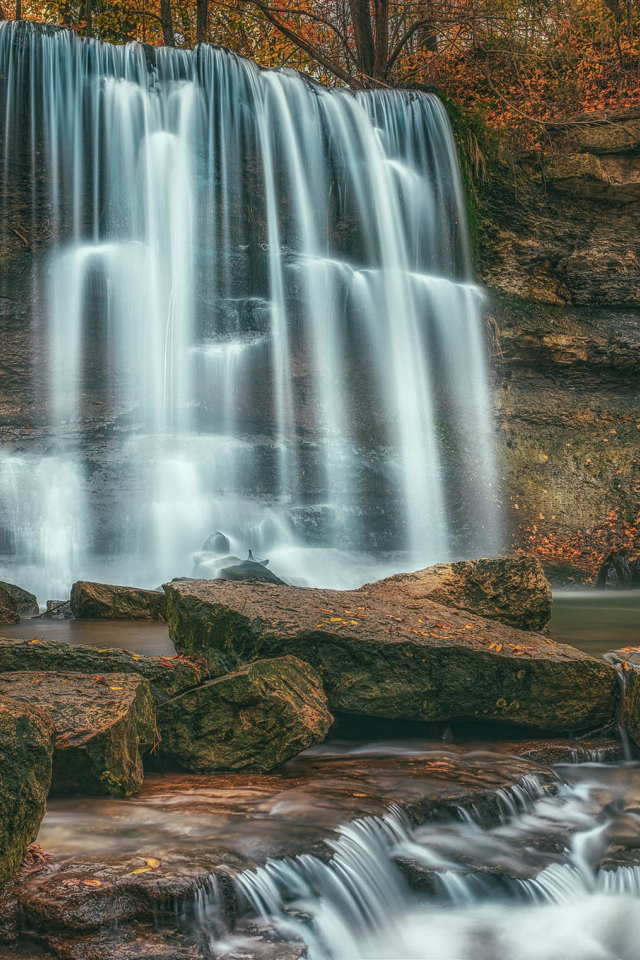Завораживающая красота водопада
