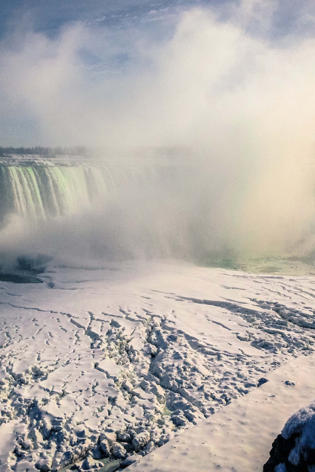 Вид на замерзший водопад Ниагара