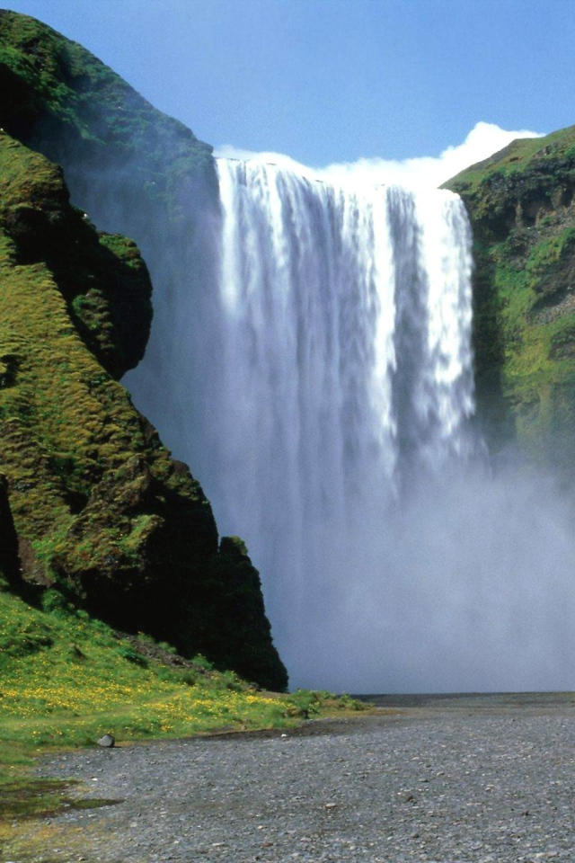 Водопад в Исландии