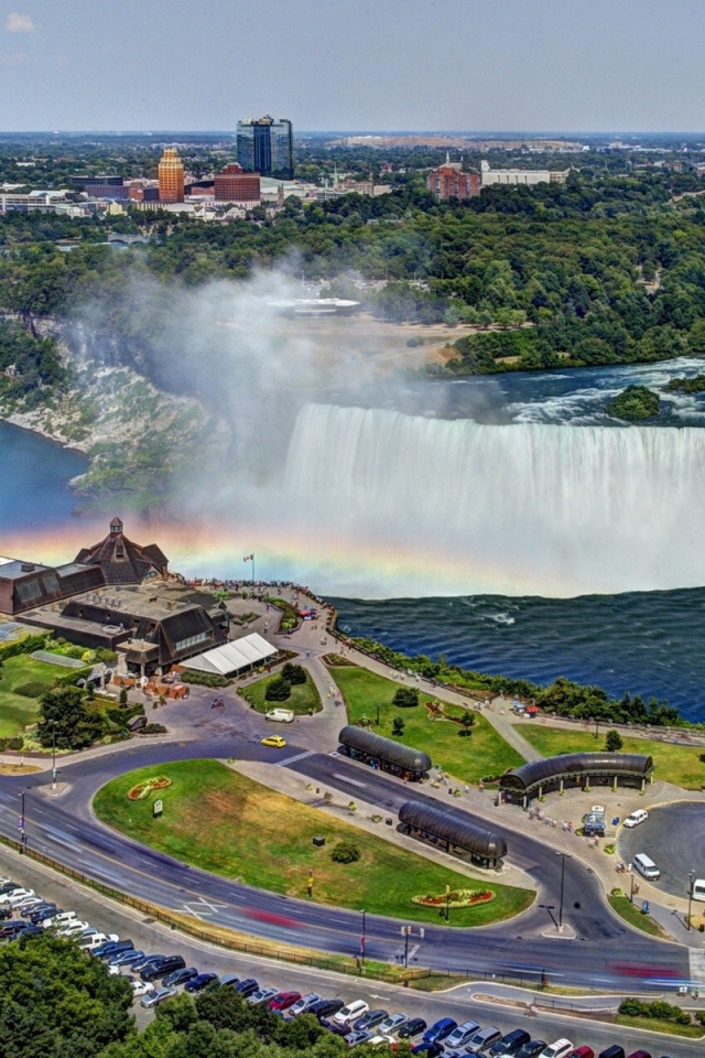 Водопад в городе