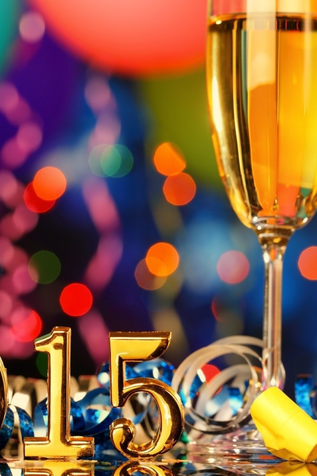 Бокалы шампанского на Новый Год 2015