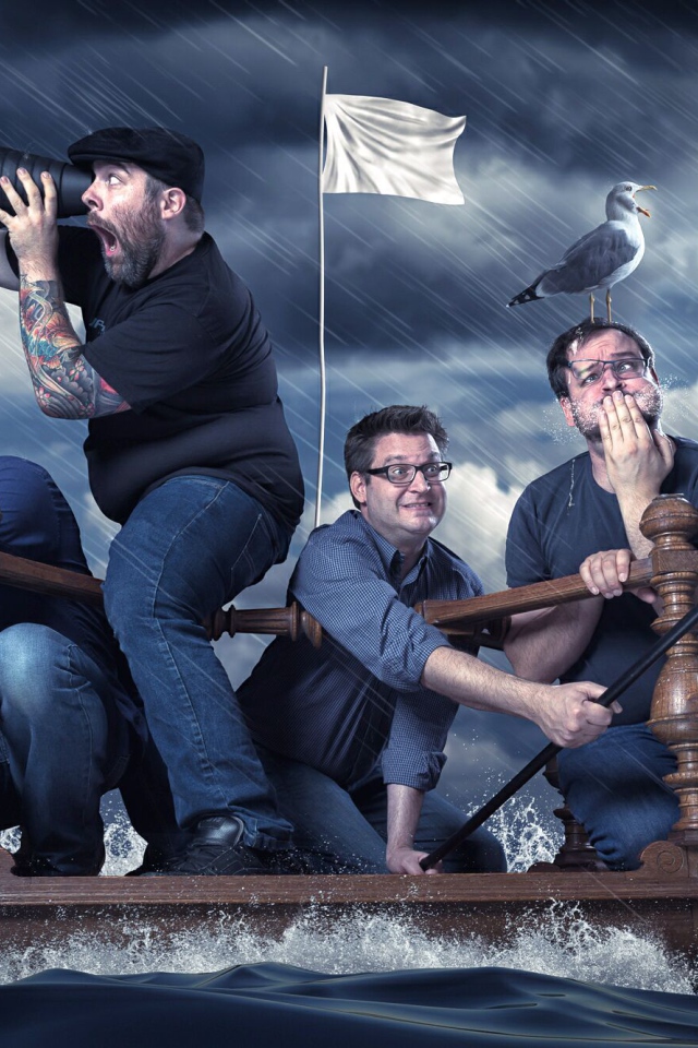 Мужики на спасательном плоту