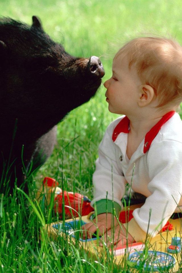 Ребенок и свинья
