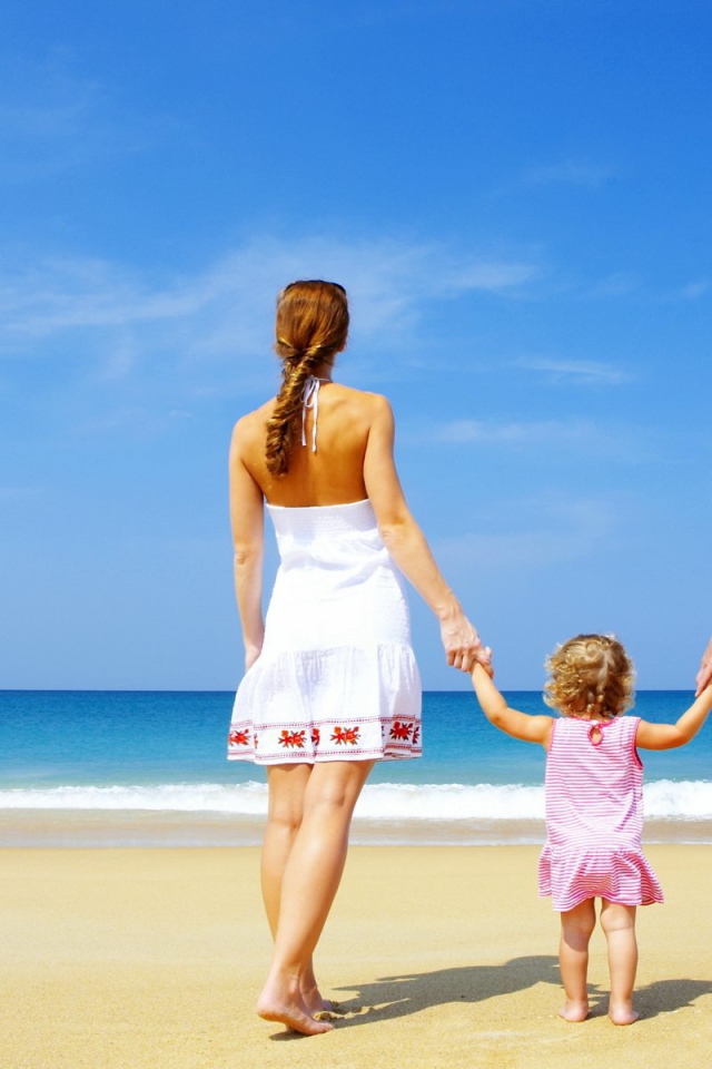 Семья на пляже