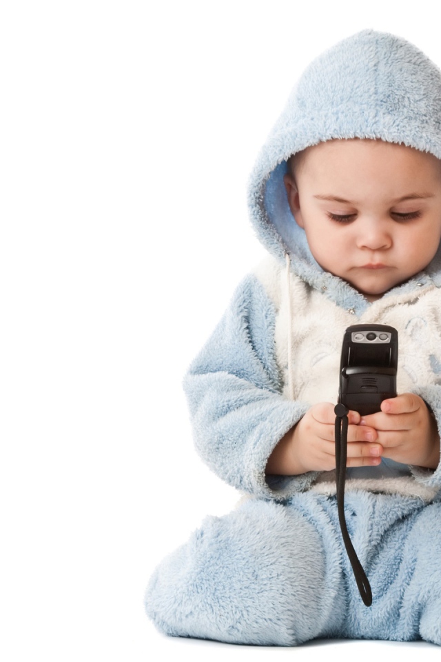Малыш с телефоном 