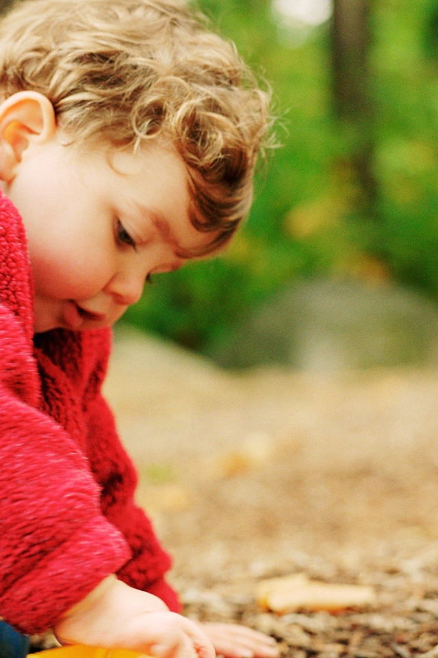 Ребенок играет