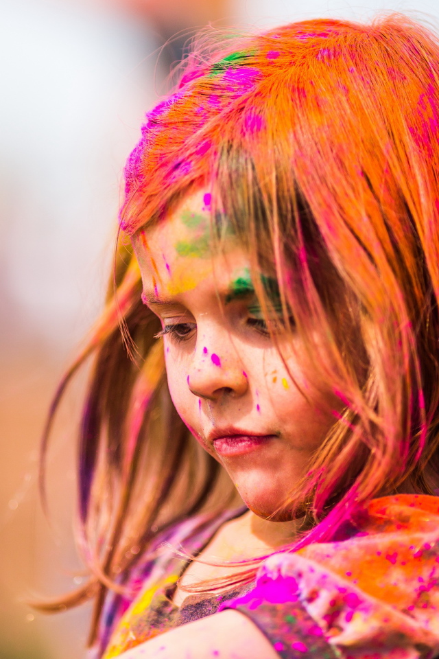 Девочка на фестивале