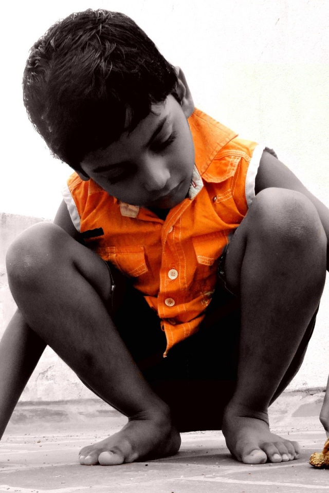 Ребенок с черепахой