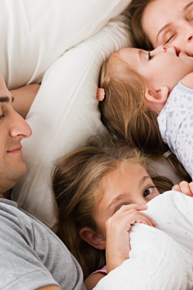 Крепкий сон счастливой семьи