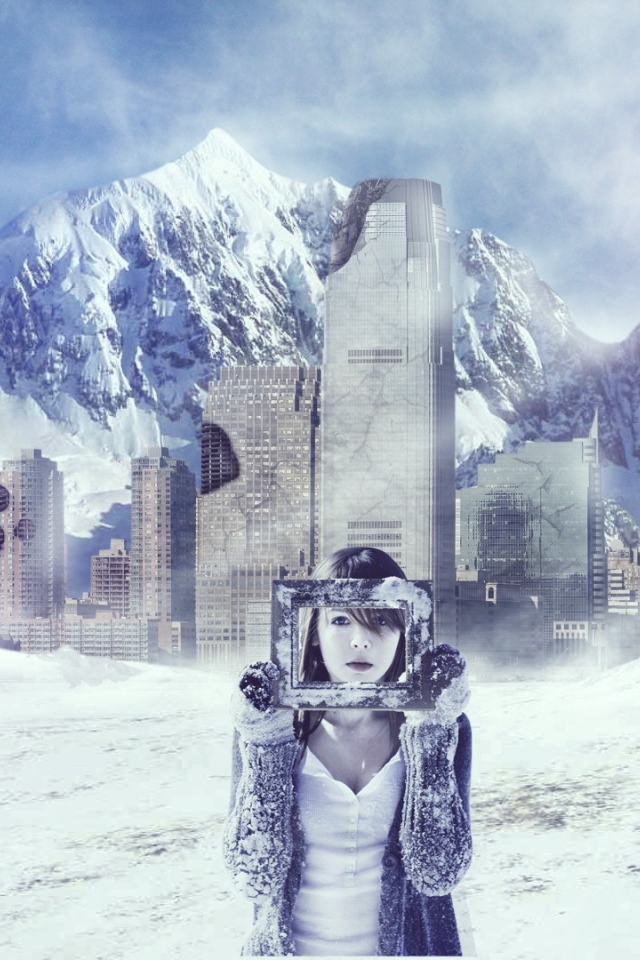 Девушка в снежных горах