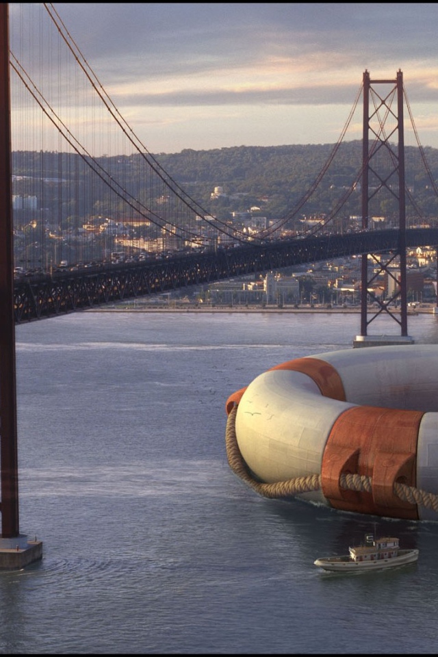 Огромный спасательный круг