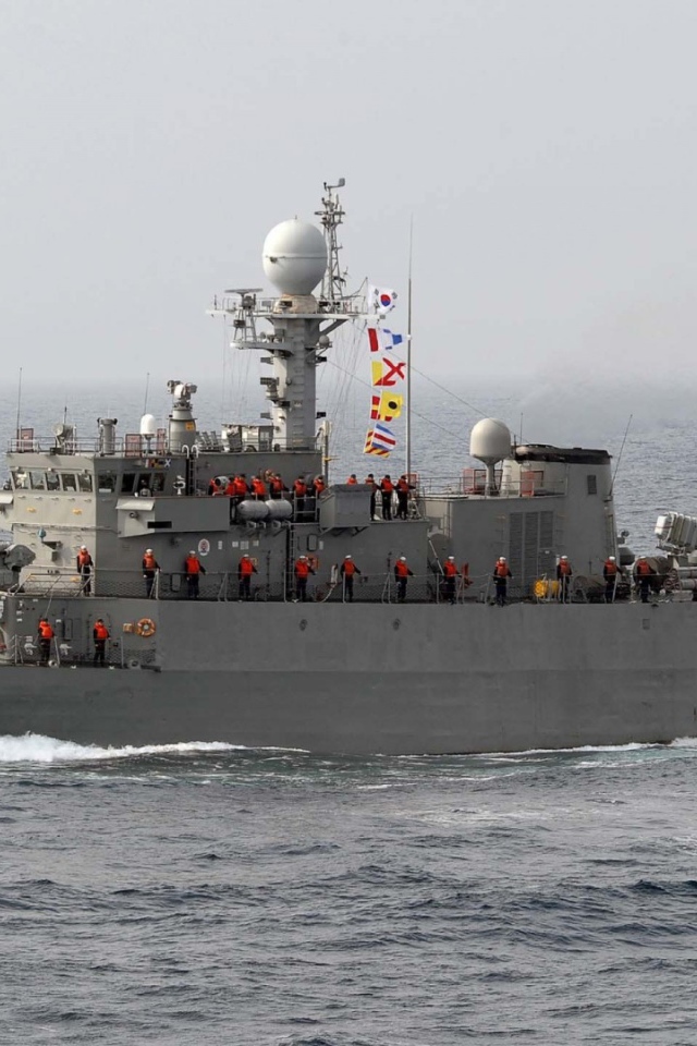 Боевой катер в море