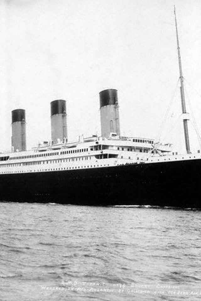 Фото еще целого Титаника