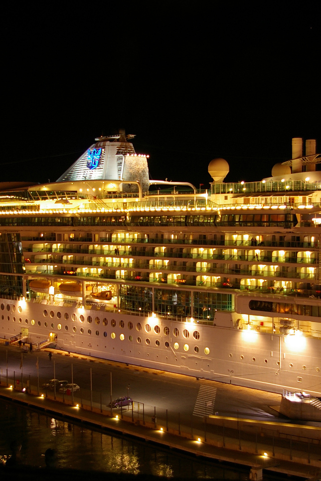 Королевский круизный лайнер