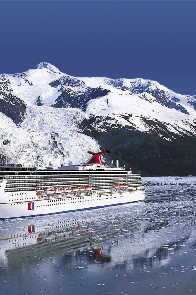 Круизный лайнер на Аляске