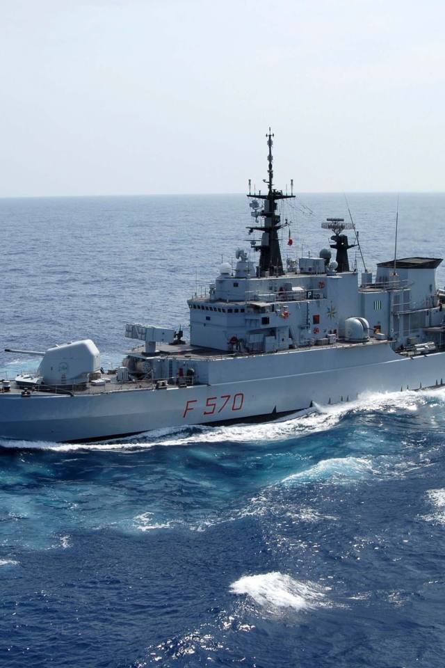 Боевой корабль в море