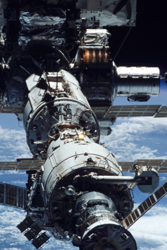 Космическая станция на орбите