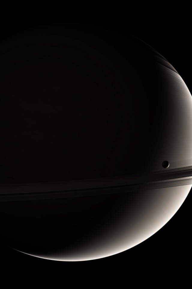 Спутник на фоне планеты