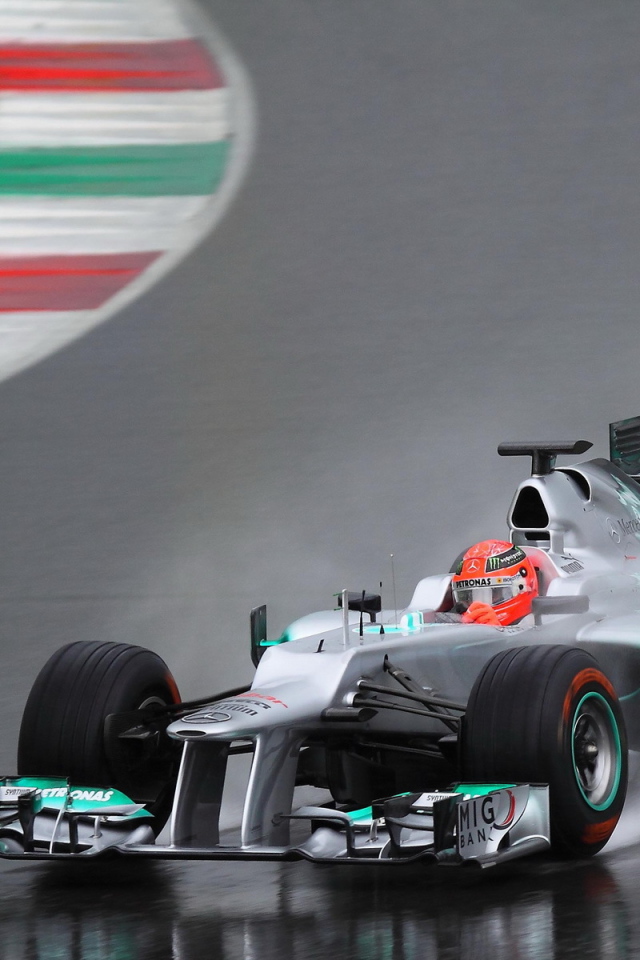 Болид на гоночной трассе