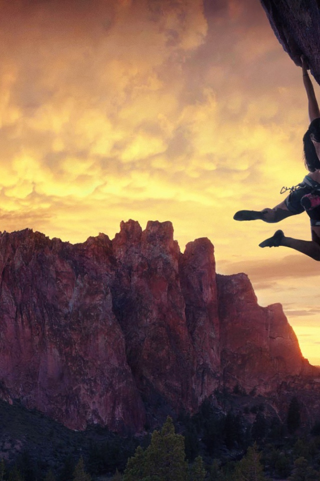 Aльпинистка со страховкой