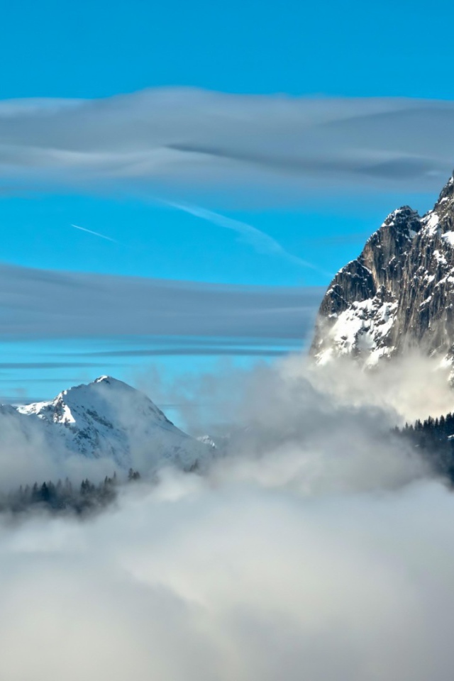 Парашютист в горах