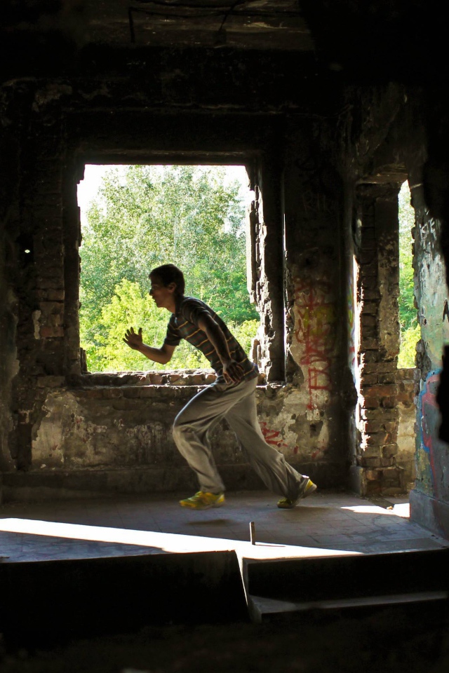 Паркур среди развалин