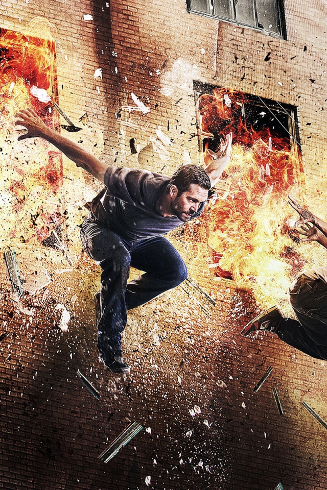 Паркурщики на фоне взрыва