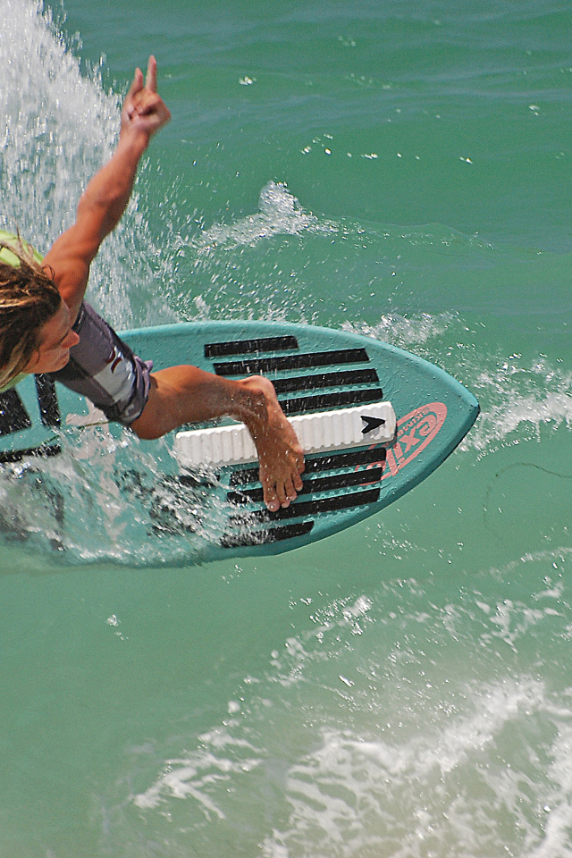 Катание по волнам на доске