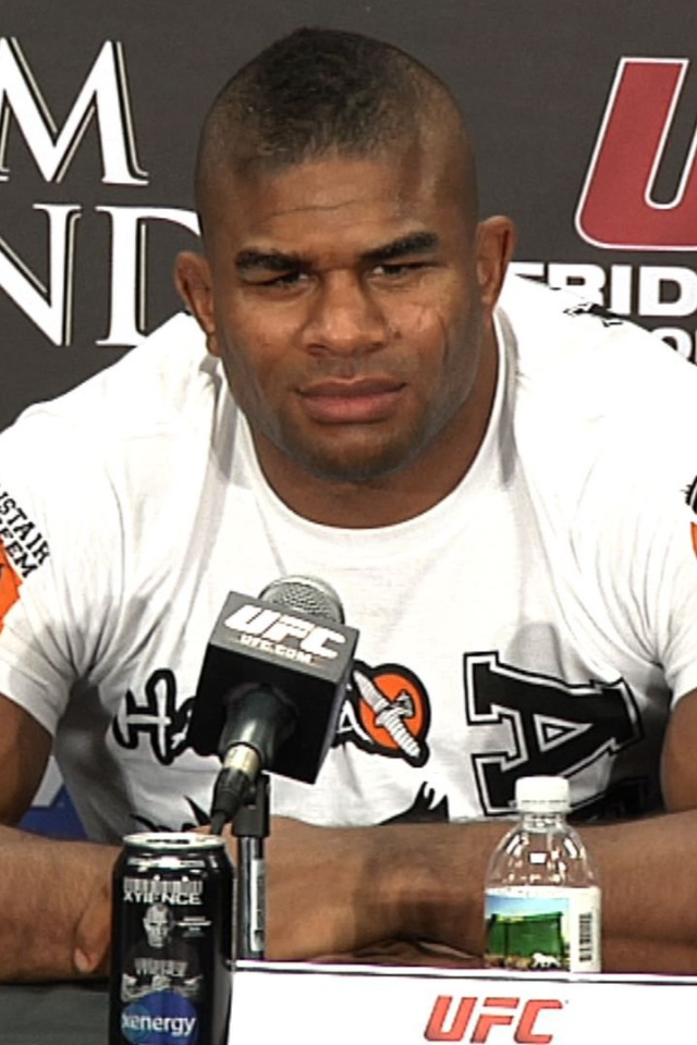 Истребитель UFC Алистер Оверим