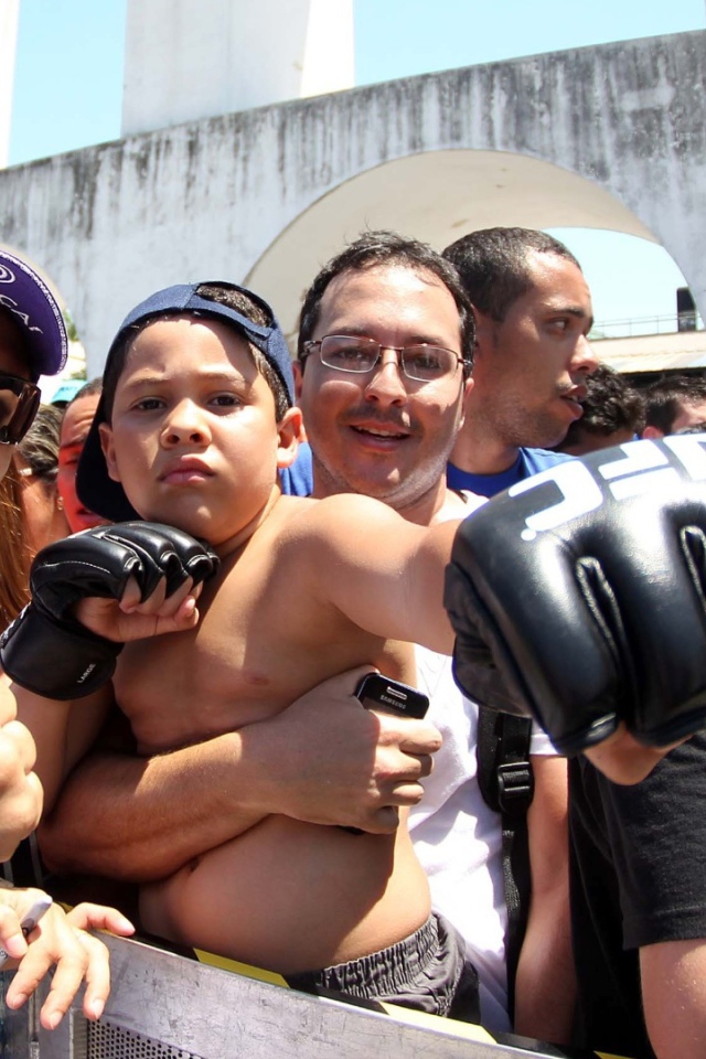 Известный UFC боец Хосе Альдо