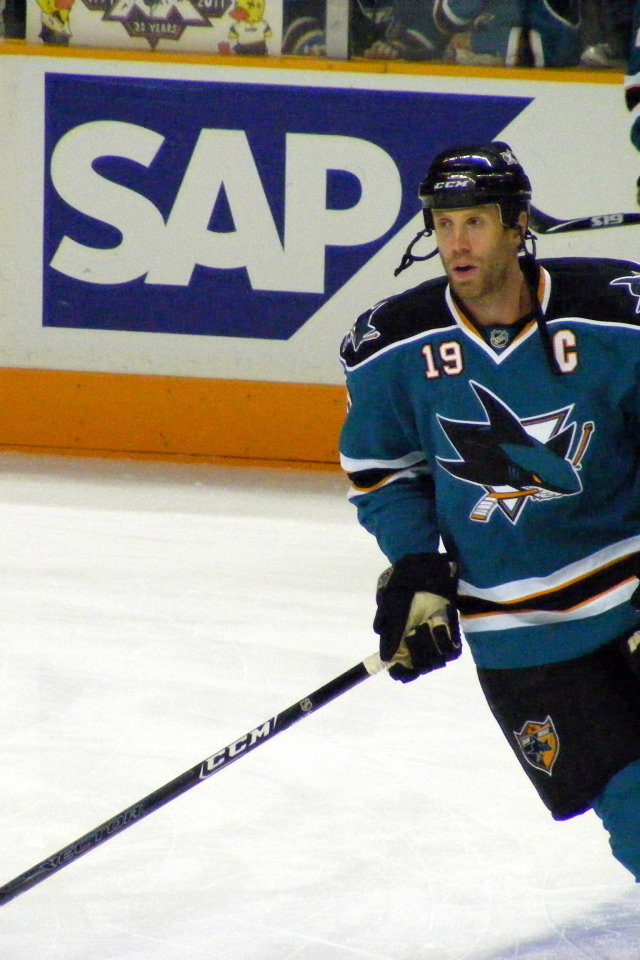 Известный игрок НХЛ Джо Торнтон