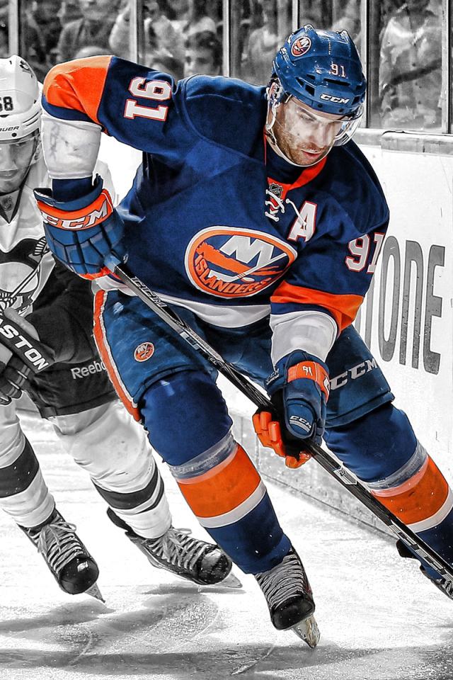 Хоккеист Джон Таварес