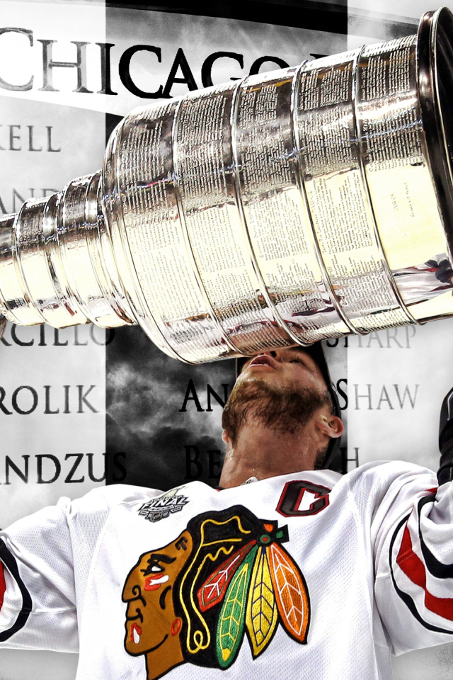 Хоккеист Джонатан Тэйвз и его трофей