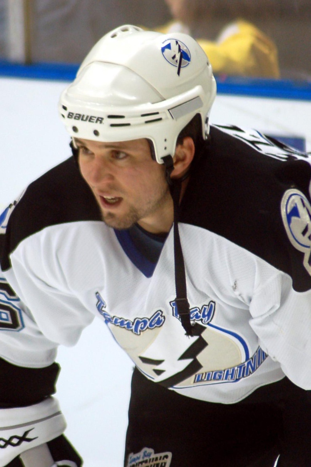 Хоккеист Мартин Сент-Луис на льду