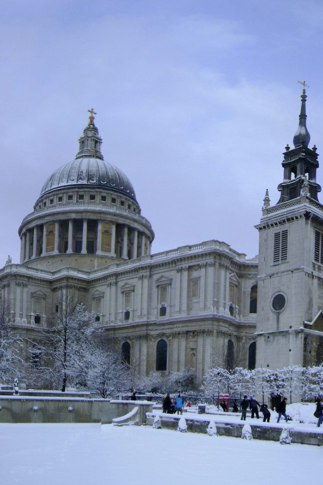 Snow in London St Paul's Cathedral