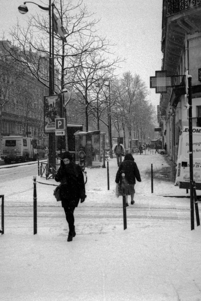 Снег в Париже 